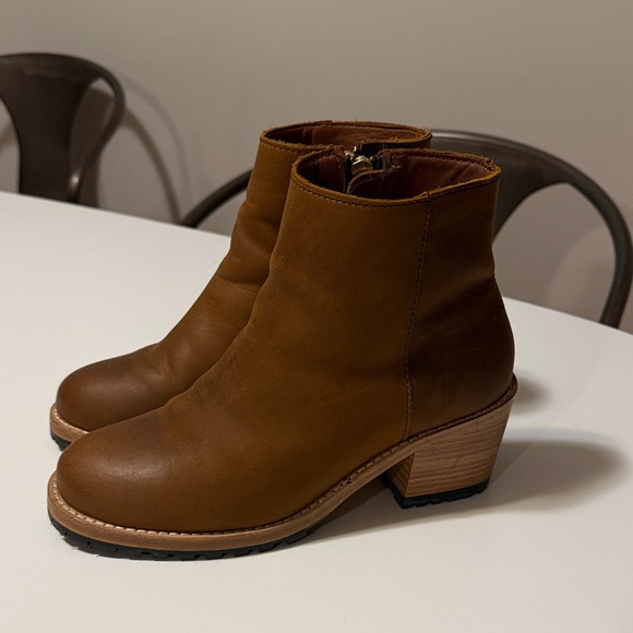 Patina Shoes - Portland Leather Patina women’s Dakota brown leather ankle zip boots